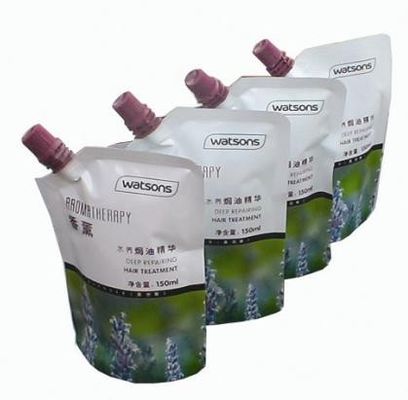 Bunte gedruckt stehen oben Beutel mit Tülle für Shampoo/Wäscherei