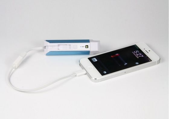 Aluminiumlegering die het blauwe Elektrische toestel van de machtsbank met TF kaartlezer huisvesten