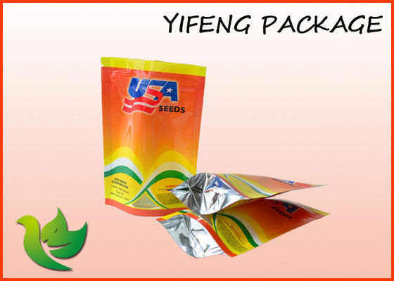 La chiusura lampo di plastica sta sui sacchetti