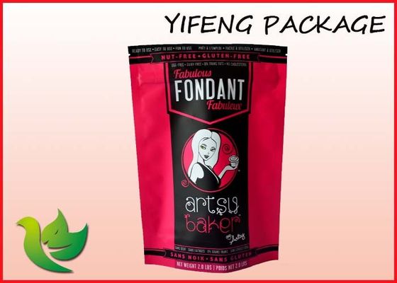 La chiusura lampo di plastica sta sui sacchetti