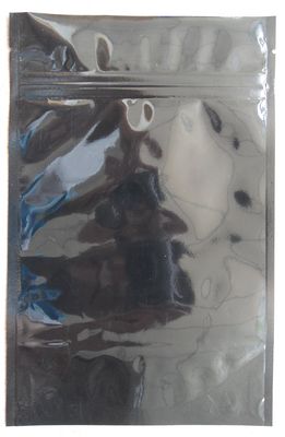 Οι ξηρές Ziplock φύλλων αλουμινίου φρούτων τσάντες στέκονται επάνω τις σακούλες με το διαφανές παράθυρο